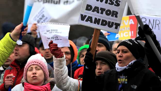 Proteste în Bucureşti! Aproximativ 1500 de persoane, strînse în Piaţa Constituţiei