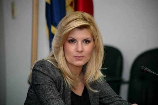 Avocatul fostului ministru, Veronel Rădulescu, a spus că nu există nicio șansă ca Elena Udrea să fie extrădată, datorită faptului că fetița ei a primit cetățenie costaricană. Statul nu va permite niciodată separarea mamei de copil, așa că va rămâne aici.