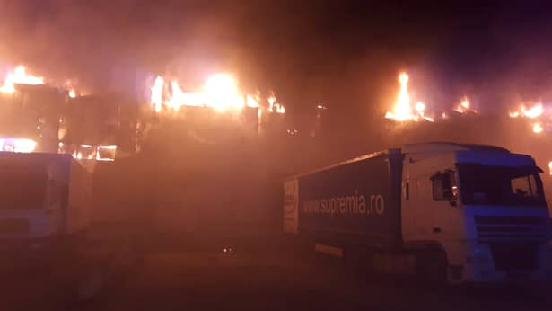 Incendiu sâmbătă dimineaţă la o fabrică din Alba Iulia. Video