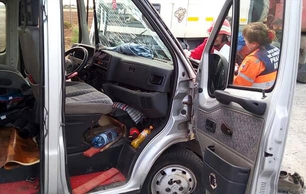 Accident în lanţ, în Prahova! Trei maşini s-au ciocnit, iar un şofer a rămas încarcerat FOTO