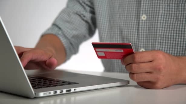 Este mult mai simplu să plătești online facturile la curent, gaze, cablu sau telefon