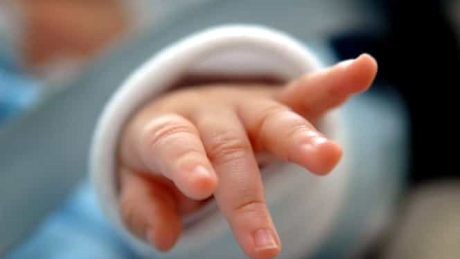 Au venit rezultatele pentru bebelușul din Bacău suspectat de coronavirus. Toată țara s-a rugat pentru micuț