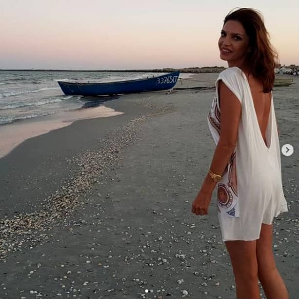 Cristina Spătar, sexy în costum de baie! Detaliu intim lăsat la vedere