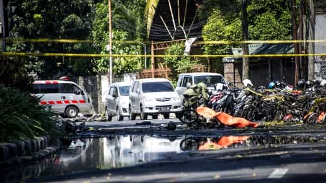 Nouă persoane au fost ucise şi alte 40 rănite în urma unor atacuri sinucigaşe la trei biserici din Indonezia