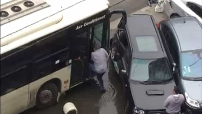 Un autobuz a lovit 6 mașini, în Capitală! Ce s-a întâmplat