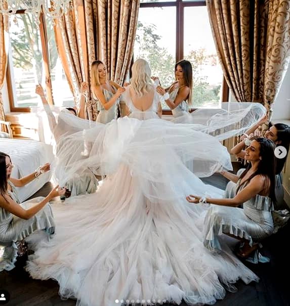 Cum arată rochia de mireasă a Andreei Bălan. A pregătit trei ţinute pentru nuntă. Foto