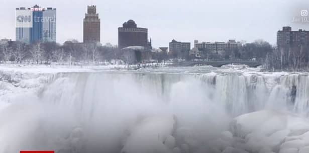 Imagini fabuloase: a înghețat Niagara. Îți taie răsuflarea