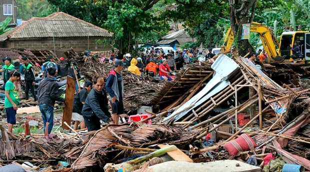Tsunami în Indonezia. Cel puțin 168 de oameni au murit, iar alți peste 700 sunt răniți / VIDEO