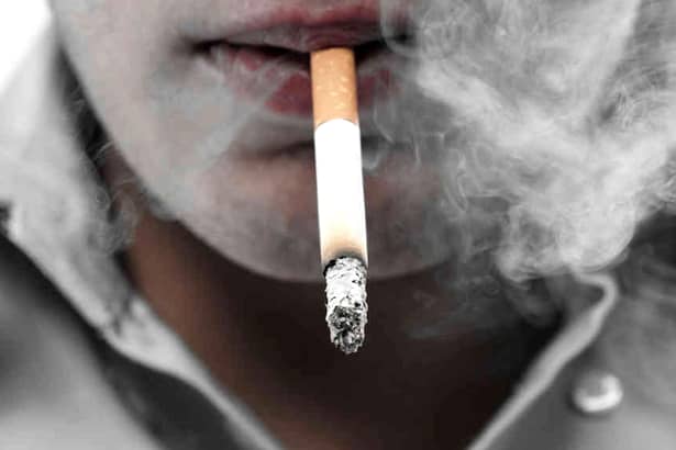 Lovitură în plin pentru fumători. Taxa pe tutun va crește din nou. În plus, vei putea cumpăra țigări doar dacă ai împlinit 21 de ani!