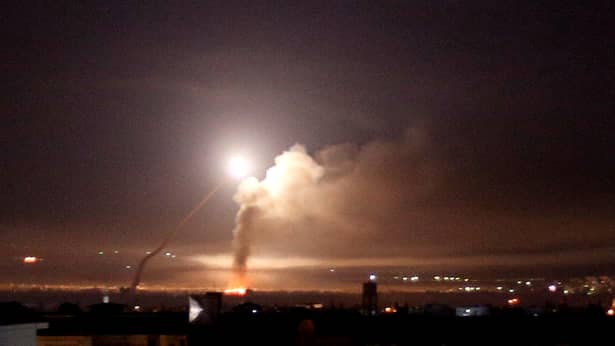 Trei combatanţi ucişi în atacul cu rachete la periferia Damascului atribuit Israelului. Rachete