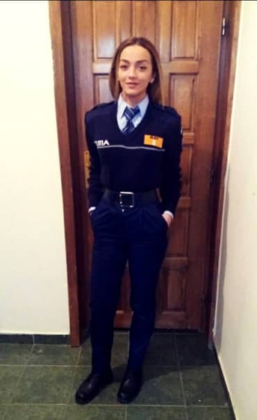 Cum s-a pozat această poliţistă din Târgu Mureş! Imagini bombă cu Roxana Urs