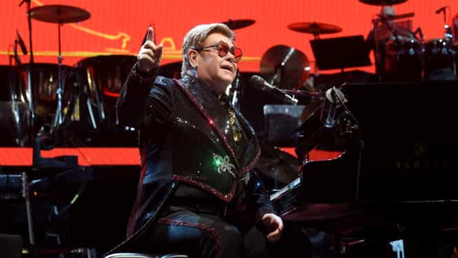 Elton John a rămas fără voce! Artistul a ieșit de pe scenă în aplauzele mulțimii