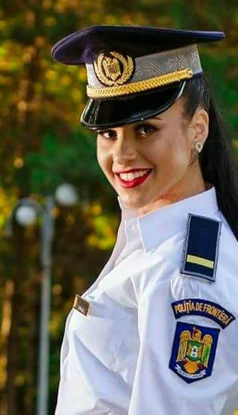 Cea mai sexy poliţistă a ţării a trecut graniţa! Imagini incendiare cu Luiza Ciuclea!