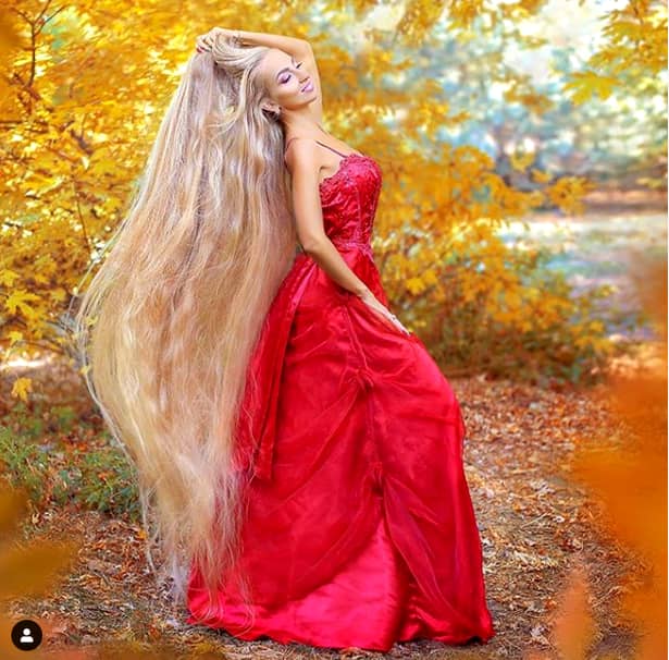 Frumoasa ”Rapunzel” trăiește în Ucraina și are părul de aproape 2 metri lungime: ”Este foarte plăcut”