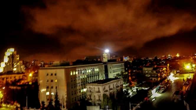 Video! Primele imagini de la atacul american în Siria! Pentagonul ar fi lovit doar ţinte care adăposteau arme chimice. Reacţia lui Bashar Al-Assad!