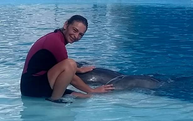 O fetiță, tratată de autism cu ajutorul delfinilor: „A început să-mi spună mama”