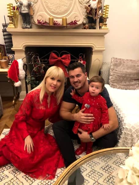 Elena Udrea a petrecut Crăciunul în familie. Fostul ministru al Turismului: ”Crăciun fericit împreună cu cei pe care îi iubiţi!” FOTO