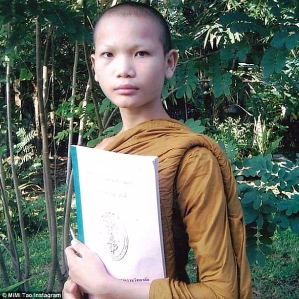 A trăit şase ani într-un templu budist, iar acum este un model transsexual de renume internaţional. Povestea lui Mimi Tao