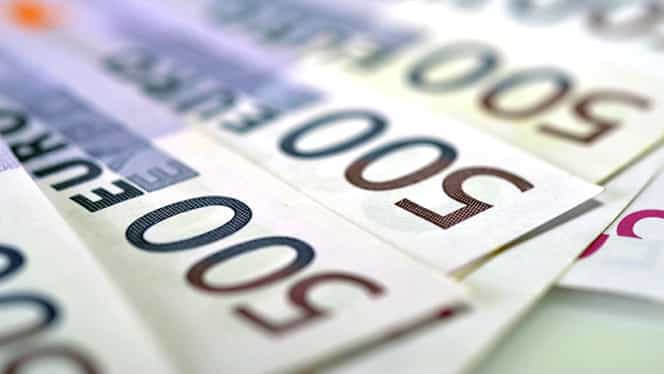 CURS BNR. Euro creşte, dolarul scade