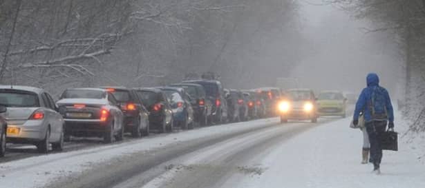 INFOTRAFIC: Starea drumurilor pe 15 ianuarie, după căderea ninsorilor! Mai mult șosele sunt închise