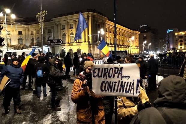 Protest 10 ianuarie la Ateneul Român! Imagini Live Video! Cu ce pancarte au fost așteptați liderii Europei la București
