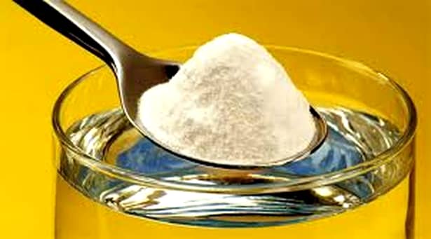 Bicarbonatul de sodiu combinat cu sarea de bucătărie îți curăță aragazul