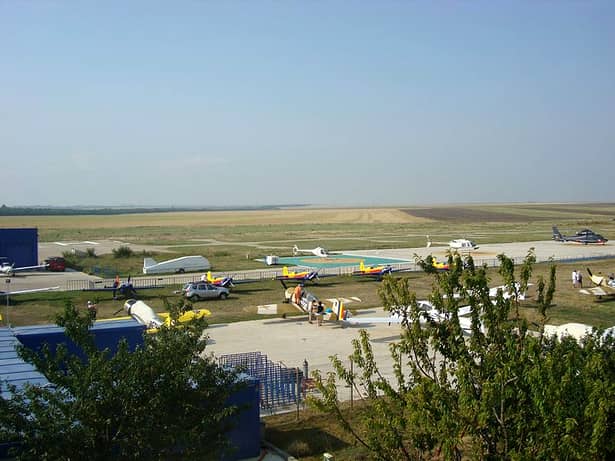 Ce dotări are Aerodromul de la Tuzla. De aici se efectuează zilnic zboruri offshore în Marea Neagră