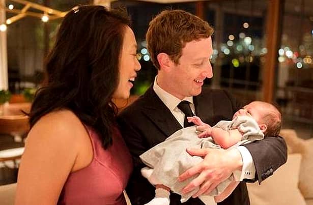 “M-am gândit că mă simt bine şi, chiar dacă el n-o să facă mare lucru în viaţă pentru că e leneş, eu pot să mă bucur de seara respectivă. Aşa că am fost de acord şi restul e istorie”, a povestit soția lui Mark Zuckerberg. În prezent cei doi sunt căsătoriți de peste 15 ani și au două fetițe împreună.