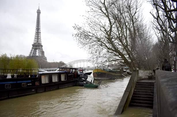 Inundaţii de proporţii în Paris! 1500 de oameni au fost evacuaţi!
