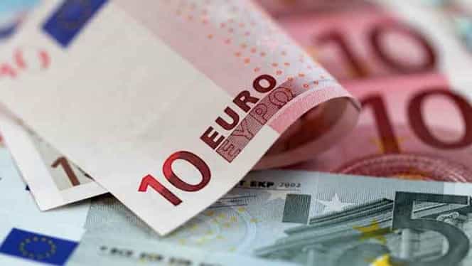 CURS BNR. Moneda naţională creşte uşor faţă de euro şi dolar