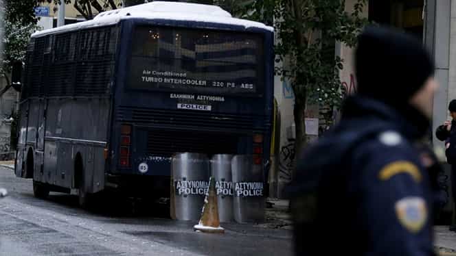 Atentat la Atena: un polițist a fost rănit de un dispozitiv exploziv