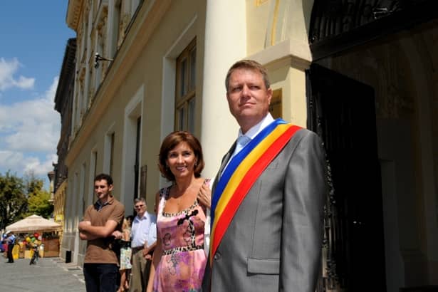 Klaus Iohannis și soția sa, Carmen, în vizită la Roma. Ce rochie a purtat Prima Doamnă