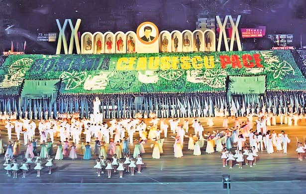 Sărbătoarea de 23 August s-a mutat pe stadionul „23 August” la începutul anilor '80, în spectacole megalomanice