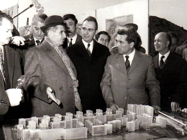 Nicolae Ceaușescu își urmărea realizarea visului de a schimba fața Bucureștiului pe machete imense pentru că, spune arhitectul Alexandru Budișteanu, „nu știa să citească planurile pe hârtie” și era zilnic pe șantierul din centrul Bucureștiului