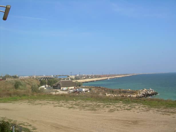 Plaja sălbatică de pe Litoralul românesc, cu apă turcoaz