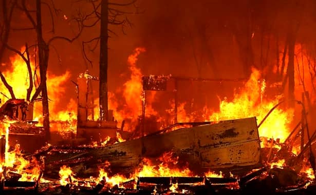 Orașul Paradise este cel mai afectat. Flăcările au mistuit întreg orășelul, cenușă și moloz a mai rămas în urma incendiului care a ars totul. 42 de vieți au fost curmate în urma incendiilor devastatoare din California. Este cel mai periculos incendiu din istoria Californiei. În 1933, incendiul de la Griffith Park din Los Angeles a lăsat 29 de victime în urma sa.