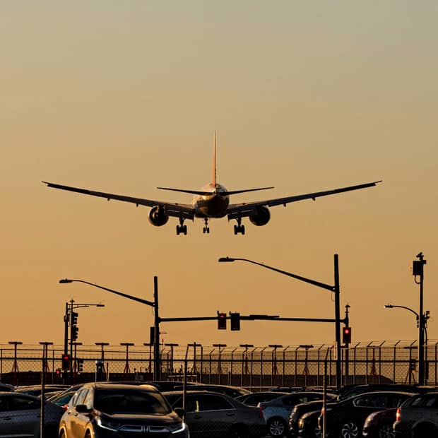 Companiile aeriene își suspendă zborurile spre China! Operatori importanți au confirmat știrea