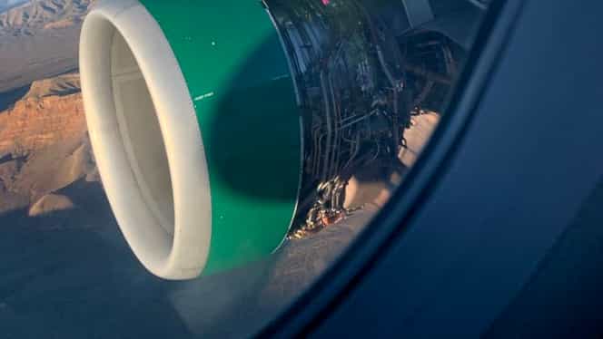Motorul unui avion s-a dezintegrat în zbor! Clipe îngrozitoare pentru pasageri. VIDEO