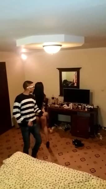 „Eu şi viaţa mea!” Cum şi-a filmat iubita un tânăr din Ferentari! Toată România râde de ea
