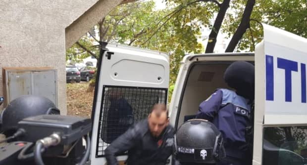 Rețineri în Clanul Sportivilor! Patru membri au fost arestați după ce au incendiat casa familiei Corduneanu din Iași