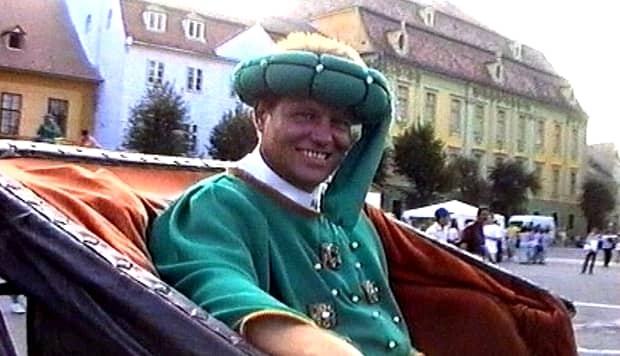 Klaus Iohannis, în ipostaze foarte rare. Imagini nemaivăzute de pe vremea când era primar al Sibiului
