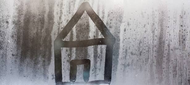 Cum scapi iarna de geamurile aburite din casă! 7 soluţii ca să înlături această problemă