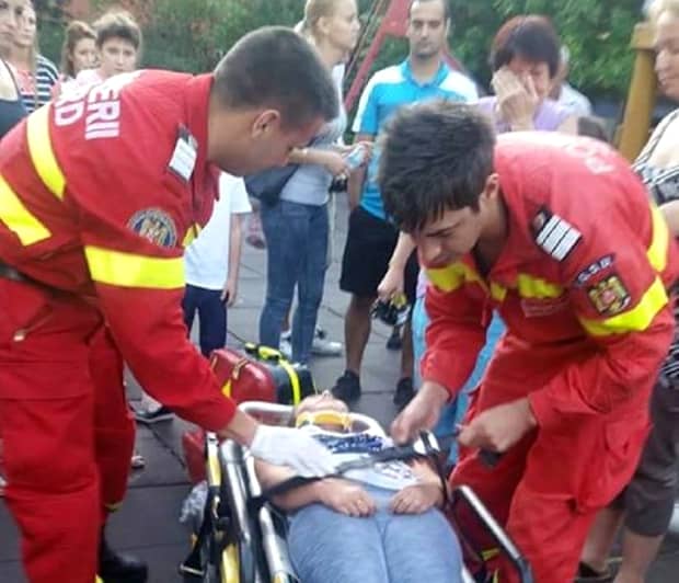 Accident într-un parc de joacă din Capitală! O fetiţă s-a rănit la coloană