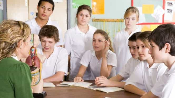 Educație sexuală pentru copii, în școlile din România. Proiectul de lege depus în Parlament