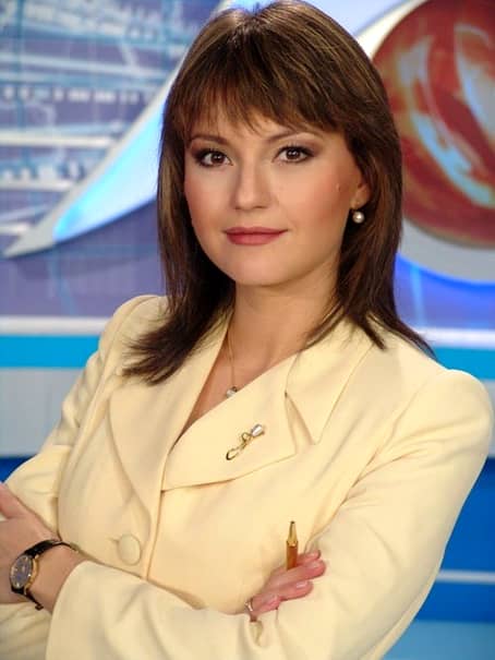 O mai ţii minte pe Dana Războiu? Cum arată acum şi ce s-a ales de cea mai frumoasă prezentatoare de ştiri după ce s-a retras de la TV!