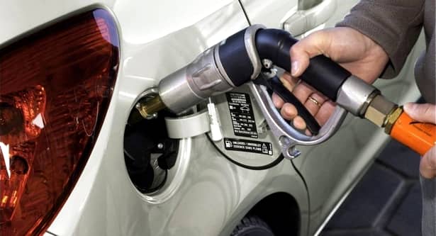 Noile denumiri ale carburanților vor fi inscripționate și pe mașinile noi, lîngă bușonul de alimentare