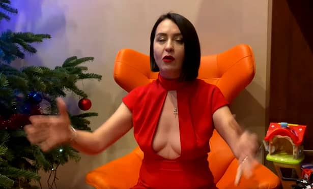 Bătălia decolteurilor! După Loredana Groza, Amalia Năstase își surprinde fanii cu o ținută care lasă la vedere aproape tot – Video și foto