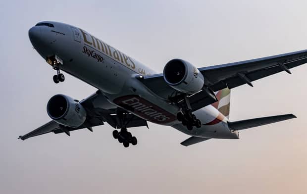 Emirates, decizie fermă în lupta împotriva coronavirusului! Suspendă toate zborurile de pasageri până la 25 martie