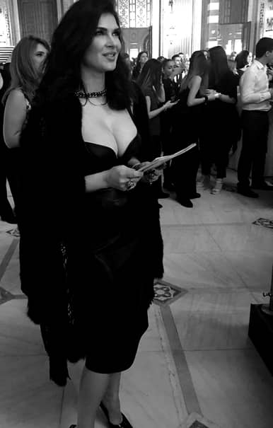 Monica Bîrlădeanu, decolteu de INFARCT! Ce ţinută a purtat actriţa la un eveniment din Capitală