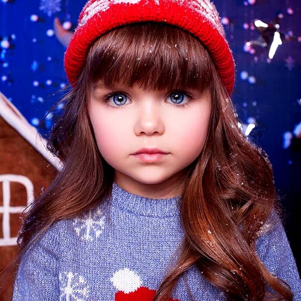 Cine este Anastasia Knyazev, cea mai frumoasă fetiţă din lume. Cum arată mama ei. FOTO